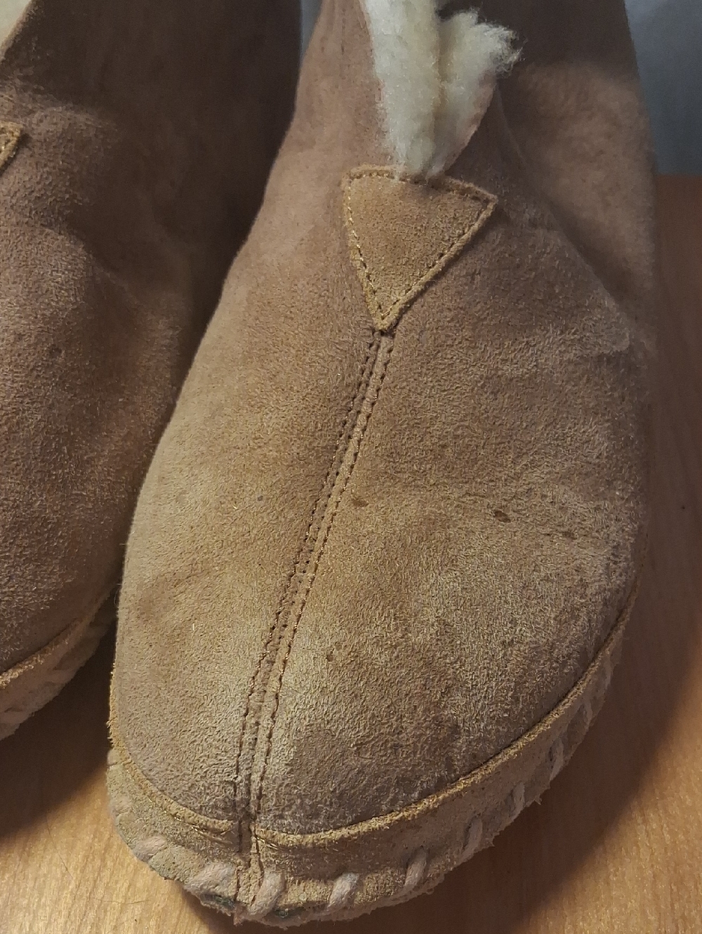 L.L Bean Men's Brown Suede Shearling Lined Slip-On Slippers Size 10 - Picture 3 of 13